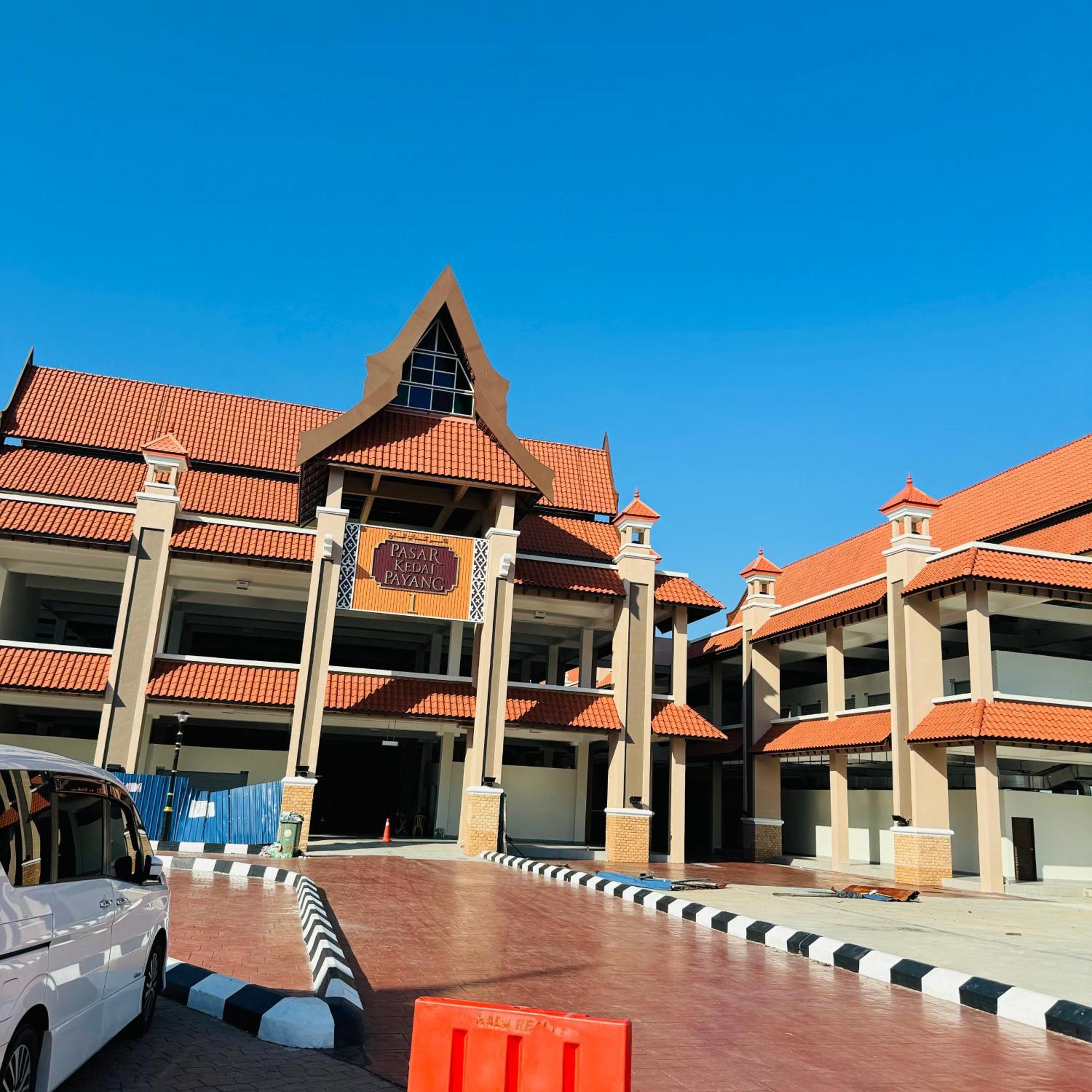 Rayyaz Inn Kuala Terengganu Bagian luar foto